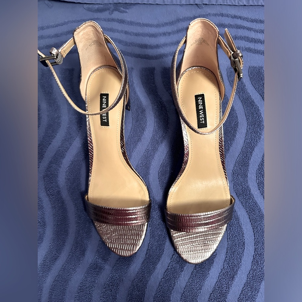Nine West ,NWOT,sandals,9 1/2,,Pewter textured upper,2 1/2 “  heel,ankle strap